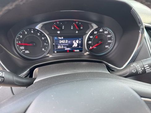 Used 2023 Chevrolet Equinox LT image 10