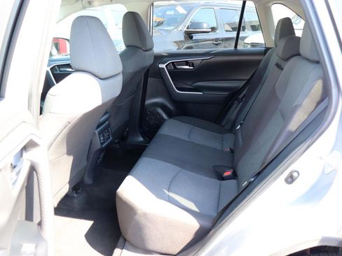 Used 2025 Toyota RAV4 XLE image 12