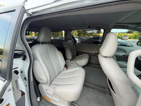 Used 2013 Toyota Sienna XLE FWD image 25