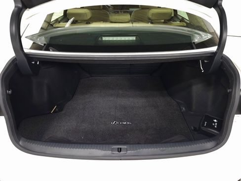 Used 2018 Lexus IS 300 300 w/ Premium Package image 8