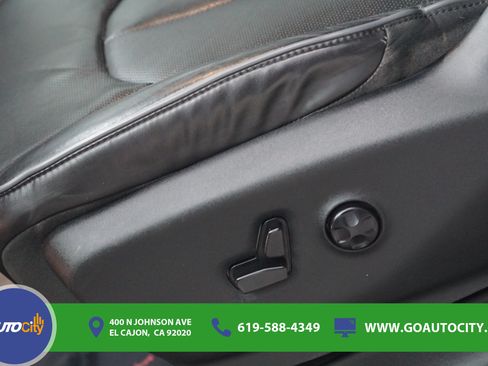 Used 2017 Chrysler Pacifica Limited w/ Advanced Safetytec Group FWD image 18