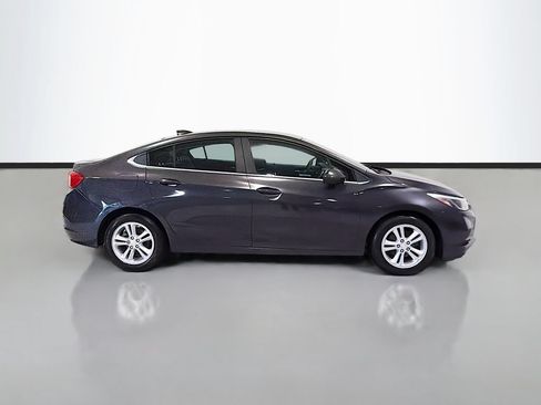 Used 2017 Chevrolet Cruze LT FWD image 11