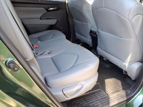 Used 2023 Toyota Highlander XLE image 9