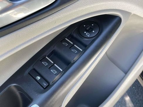 Used 2022 Ford Transit Connect XLT FWD image 12