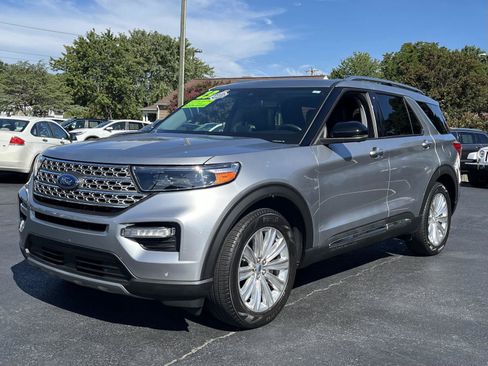Used 2023 Ford Explorer Limited w/ Limited Technology Package RWD image 4