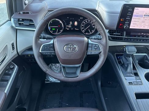 Used 2022 Toyota Sienna Platinum w/ Outdoor Package (TMS) image 13