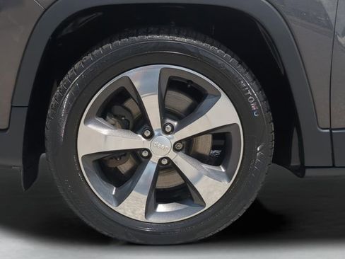 Used 2019 Jeep Cherokee Limited FWD image 24