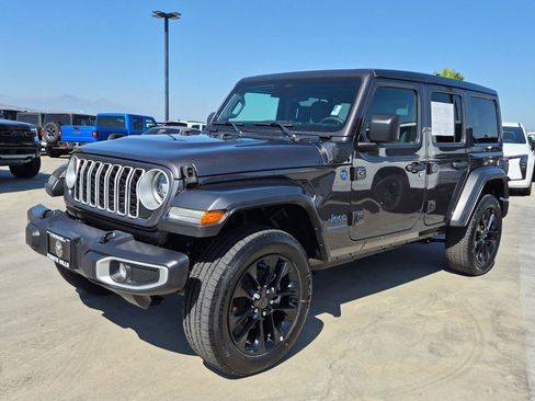 Certified 2025 Jeep Wrangler Unlimited Sahara w/ Safety Group AWD/4WD image 4
