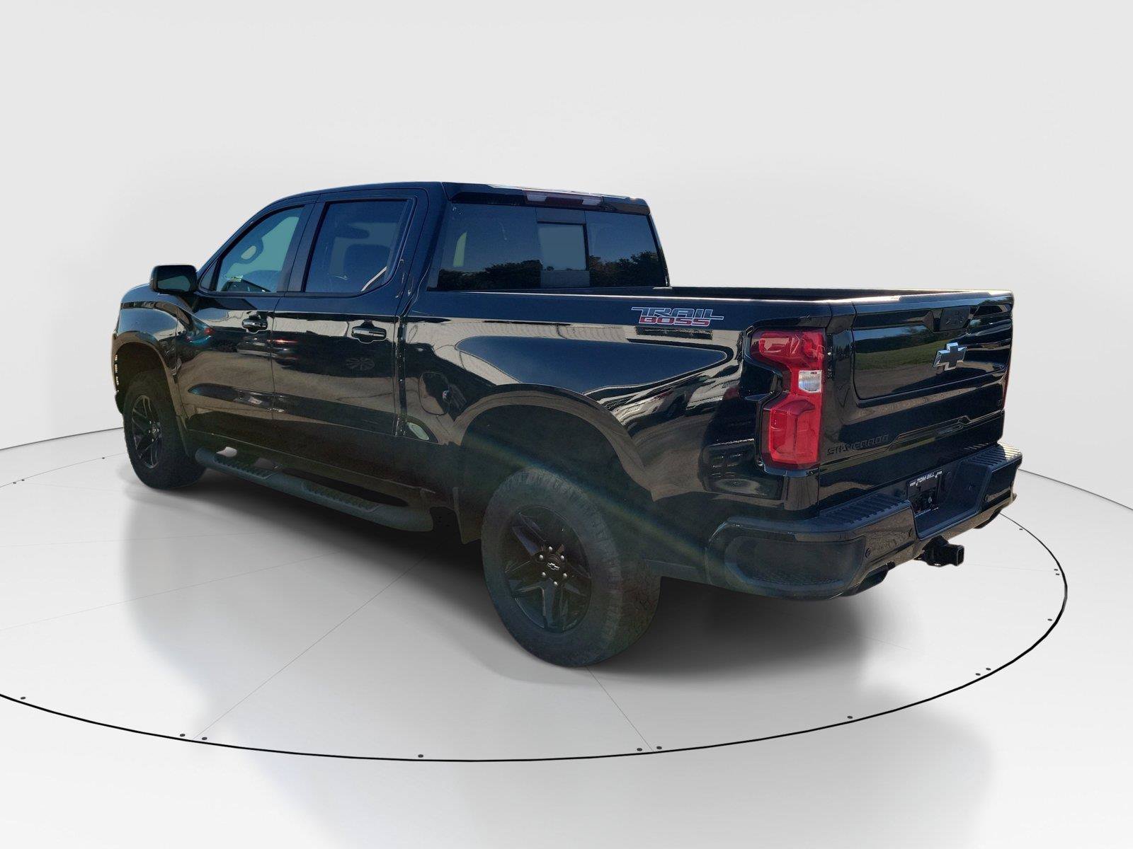 Used 2021 Chevrolet Silverado 1500 LT Trail Boss w/ LT Trail Boss Premium Package AWD/4WD image 3