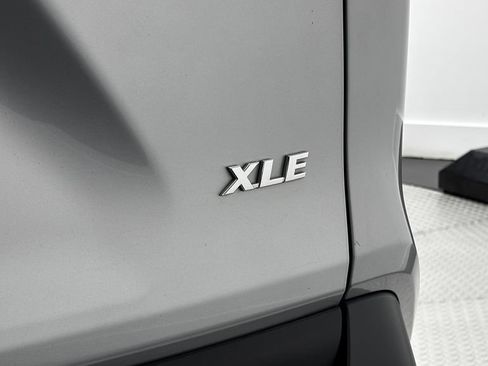 Used 2021 Toyota RAV4 XLE FWD image 9