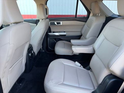 Used 2023 Ford Explorer XLT w/ Equipment Group 202A image 36