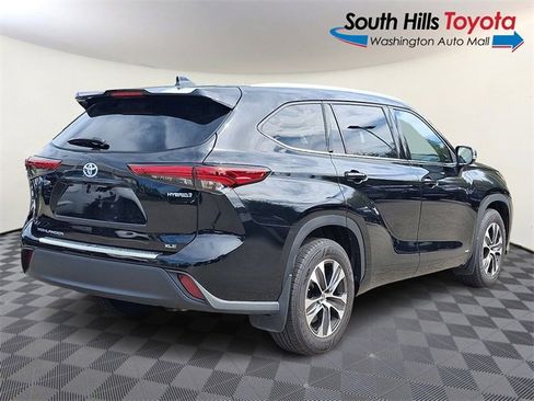 Certified 2022 Toyota Highlander XLE image 6