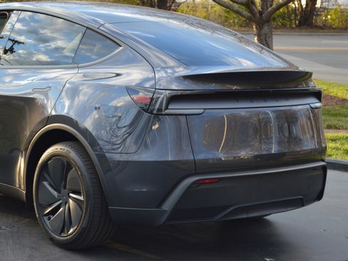 Used 2026 Tesla Model Y 2WD image 3