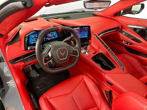 Used 2025 Chevrolet Corvette Stingray Premium Cpe w/ Z51 Performance Package RWD image 3
