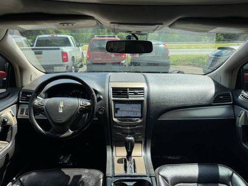 Used 2012 Lincoln MKX AWD image 17