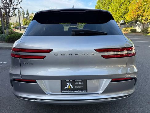 Used 2024 Genesis Electrified GV70 image 9