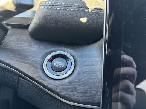 New 2025 Jeep Grand Cherokee Limited image 24