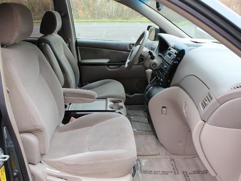 Used 2004 Toyota Sienna LE w/ LE Pkg 7 FWD image 19