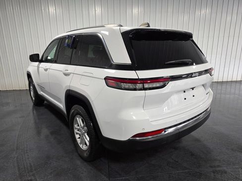 Used 2024 Jeep Grand Cherokee Laredo RWD image 3