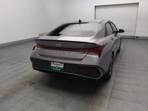 Used 2025 Hyundai Elantra Sport FWD image 9