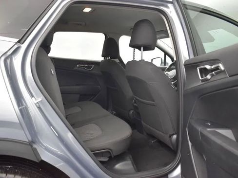 Used 2025 Kia Sportage LX image 18