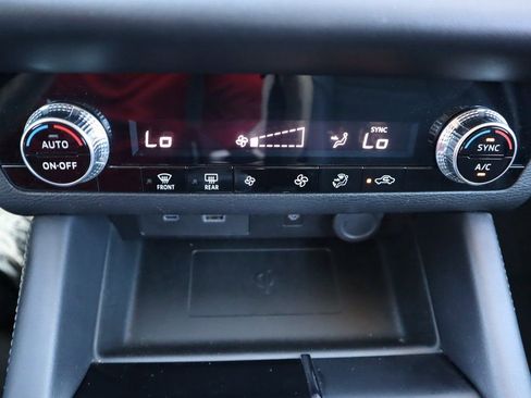 Used 2024 Mitsubishi Outlander SE Black Edition image 19