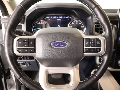 Used 2024 Ford Expedition Max XLT image 3