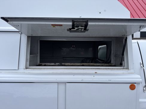 Used 2014 Ford F450 XL w/ Snow Plow Prep Package image 26