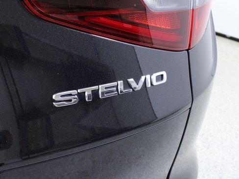 Used 2022 Alfa Romeo Stelvio Ti AWD/4WD image 9