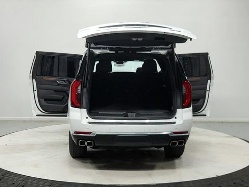 Used 2025 GMC Yukon XL Denali AWD/4WD image 15