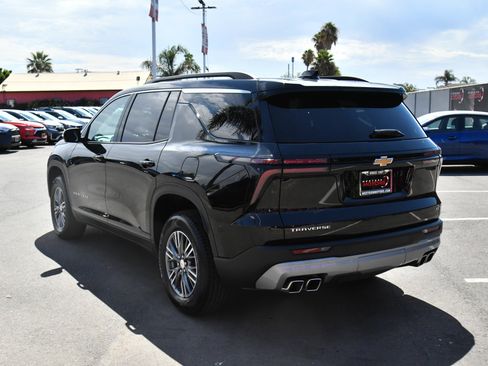 Used 2024 Chevrolet Traverse LT FWD image 6