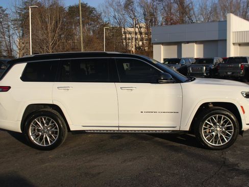 Used 2022 Jeep Grand Cherokee L Summit w/ Luxury Tech Group V image 8