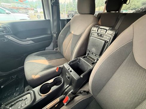 Used 2017 Jeep Wrangler Unlimited Sport AWD/4WD image 27