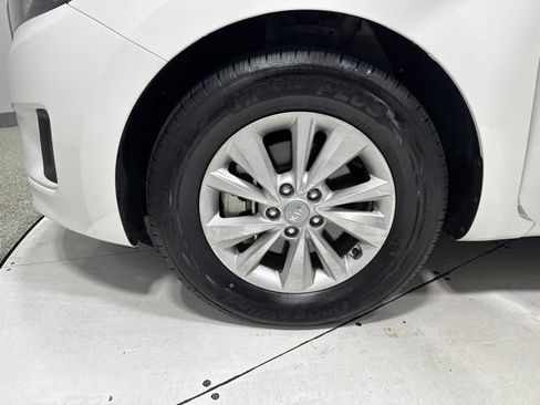 Used 2018 Kia Sedona L FWD image 5