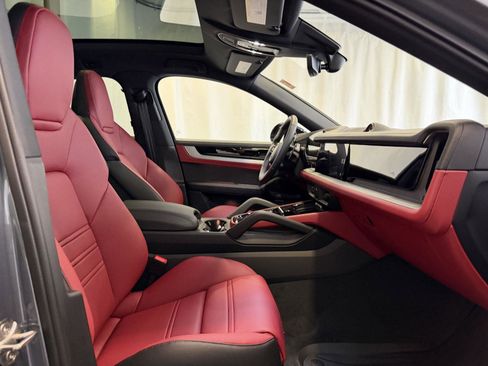 New 2026 Porsche Cayenne S image 16