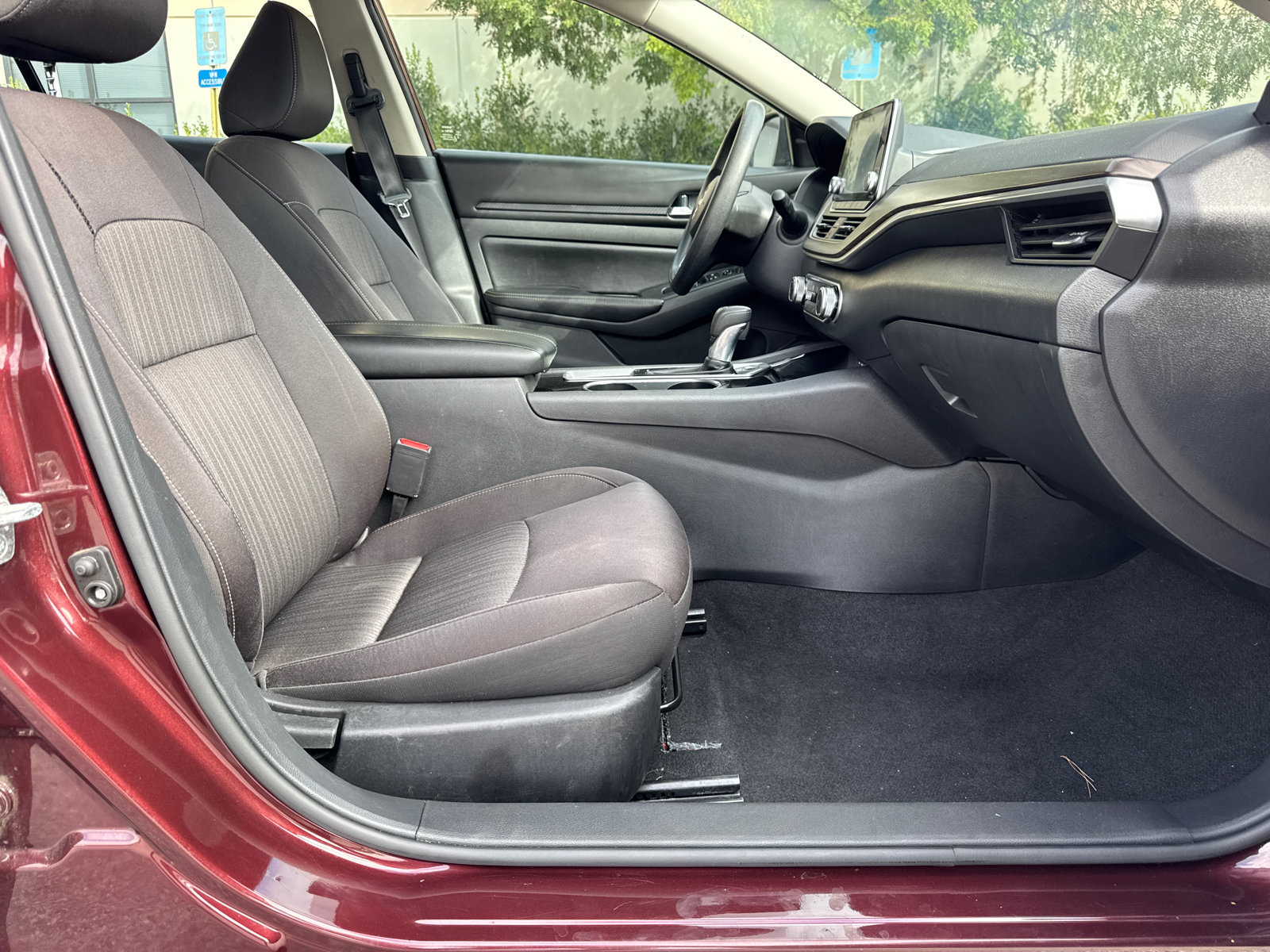 Used 2024 Nissan Altima 2.5 SV FWD image 13