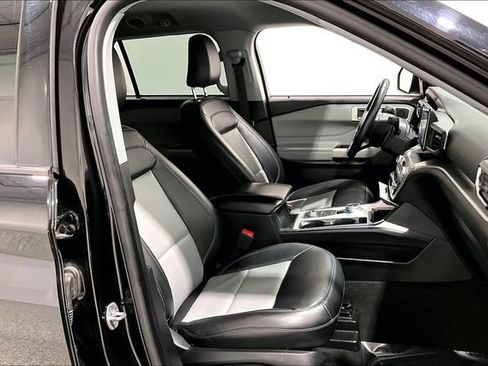 Used 2022 Ford Explorer XLT w/ XLT Sport Appearance Package AWD/4WD image 37