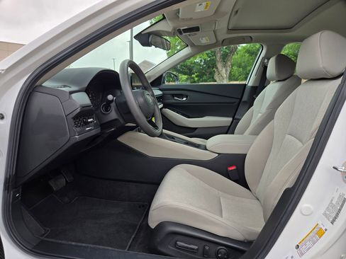 Certified 2025 Honda Accord SE image 9
