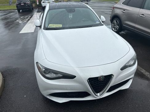 Used 2018 Alfa Romeo Giulia AWD image 17