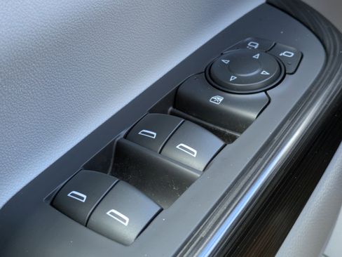 Used 2018 GMC Acadia SLT image 23