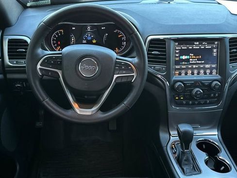 Used 2018 Jeep Grand Cherokee Altitude image 15