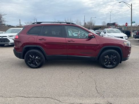 Used 2019 Jeep Cherokee Latitude Plus AWD/4WD image 8