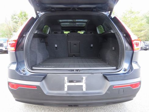 Used 2022 Volvo XC40 T5 R-Design w/ Advanced Package image 18