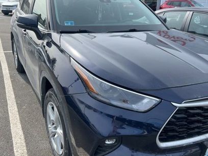 Used 2023 Toyota Highlander LE