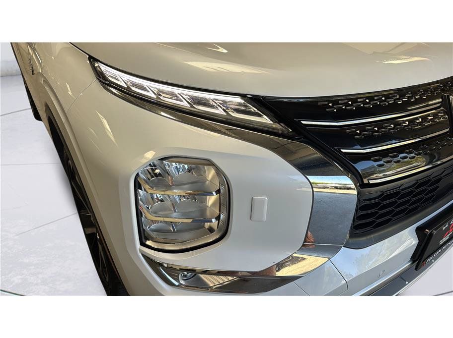 Used 2024 Mitsubishi Outlander Ralliart AWD/4WD image 37