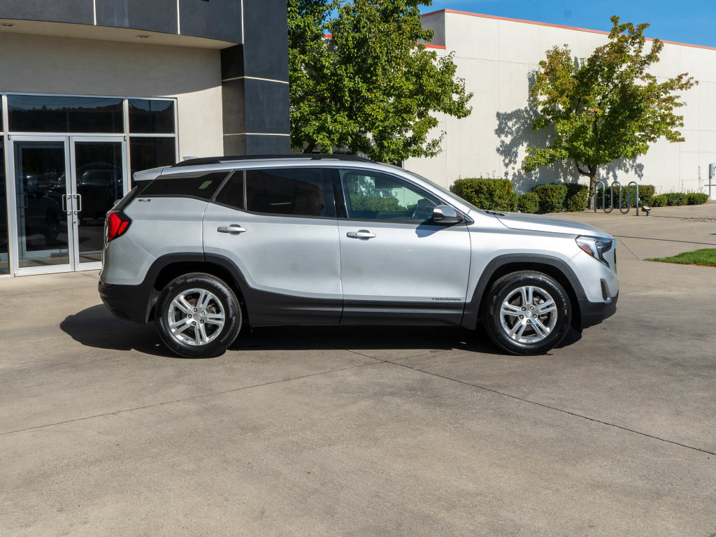 Used 2018 GMC Terrain SLE w/ Driver Convenience Package FWD image 8
