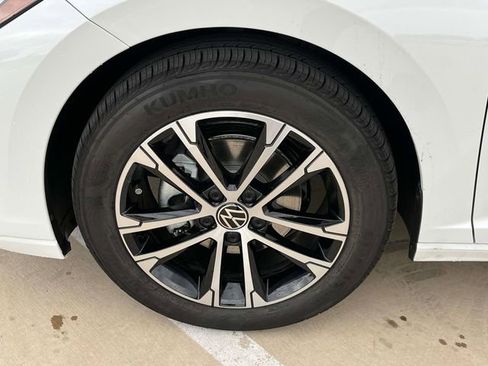 Certified 2025 Volkswagen Jetta Sport image 15