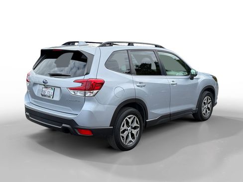 Used 2022 Subaru Forester Premium AWD/4WD image 5