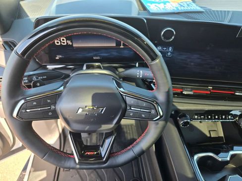 Certified 2025 Chevrolet Silverado EV RST AWD/4WD image 18