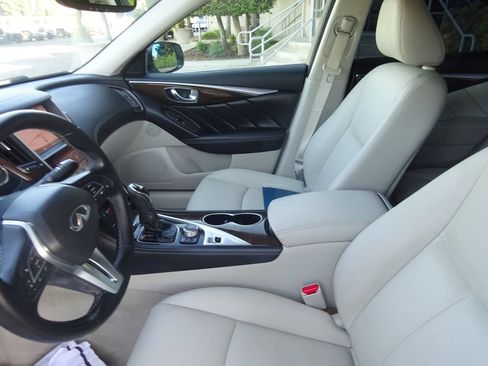 Used 2018 INFINITI Q50 Luxe w/ Essential Package (3.0T Luxe) RWD image 12